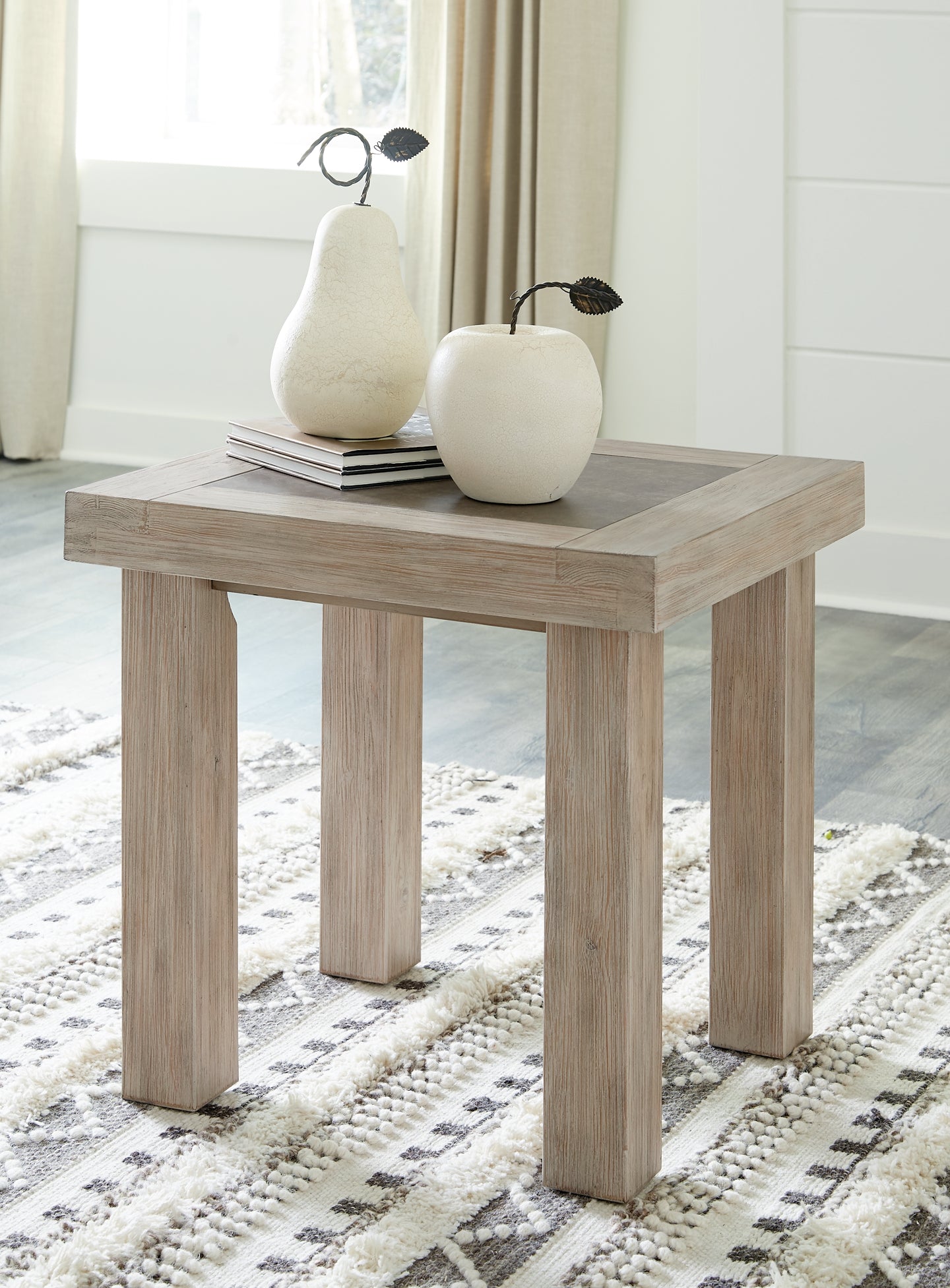 Hennington Coffee Table with 2 End Tables